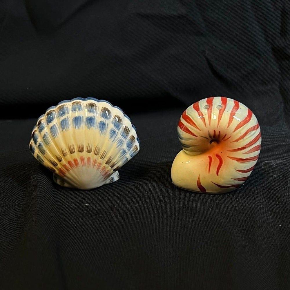 Cracker Barrel Ceramic Coastal Shells Salt & Pepper Shakers by Susan Winget
